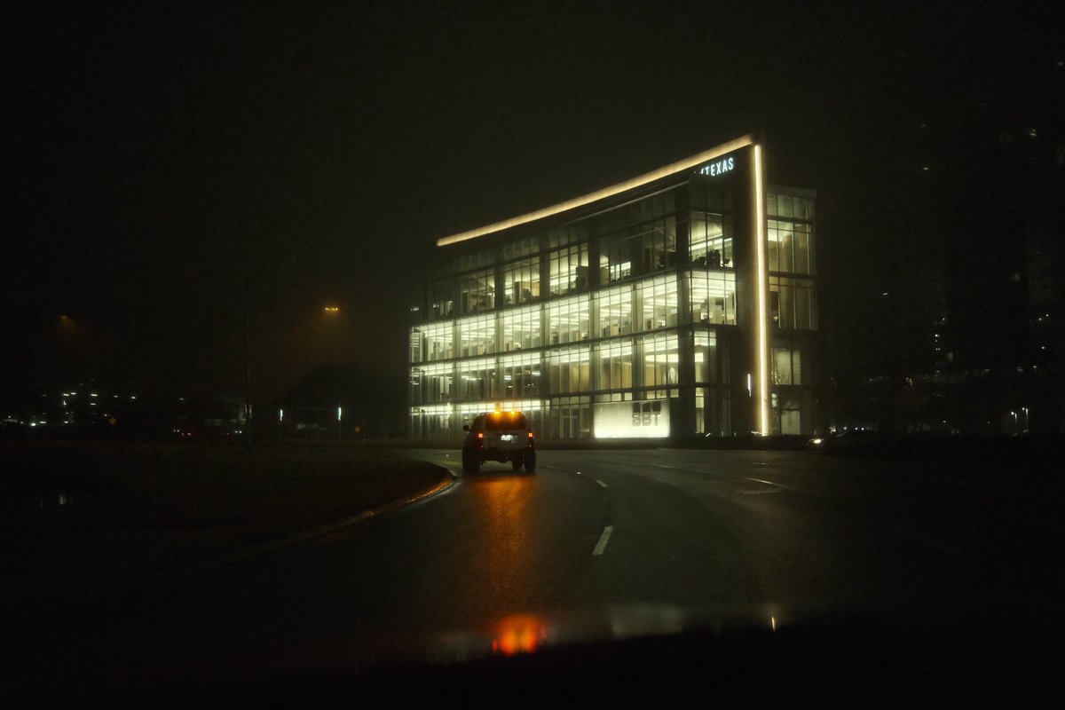 rainy foggy nights 🌧️