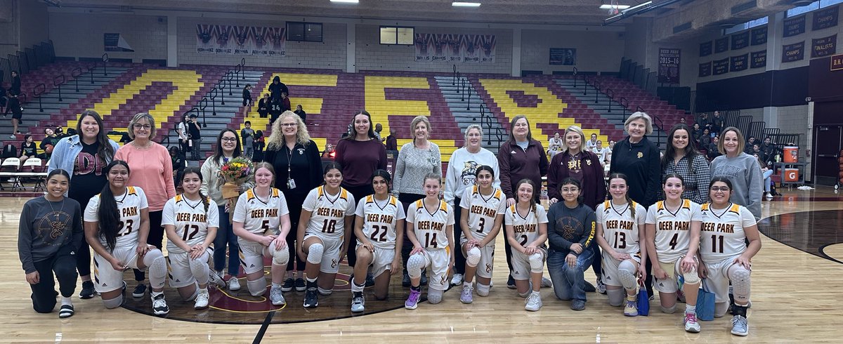 LadyDeerBB's tweet photo. Your Lady Deer added another dub to their record, making them undefeated in district so far! Thank you to all the teachers that came out tonight!! We appreciate every single one of you!! 🦌🏀🤘#andgodeer https://t.co/RE4EPbIFWB