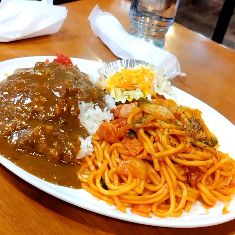 モーニング食べた喫茶店にハマり、ランチで再訪（笑）
雪なので遠出せず会社の近くで地下なので便利！
しかし、量が（笑）
午後眠くなるやつ。