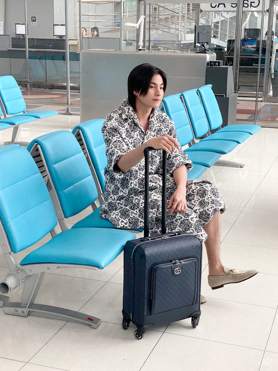 Gulfkanawutofc's tweet photo. น้องกลัฟ เดินทางไปร่วมงานเปิดบูติก @gucci โฉมใหม่ ที่ ศูนย์การค้าเซ็นทรัล ภูเก็ต ฟลอเรสต้า ในลุคคอลเล็กชัน Gucci​ Spring/Summer 2024 😍

#GucciPhuket  
#GulfKanawut
@gulfkanawut https://t.co/meAezXRd6B