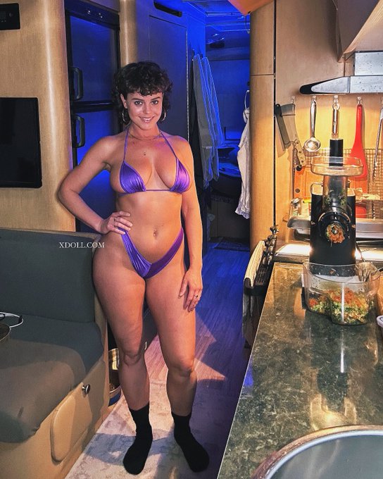 💁🏽&zwj;♀️💜💅🏽.. who wants to help take this bikini off? 🙋🏽&zwj;♀️ #rahyndeejames https://t.co/u93e1YO4hw<a href="/tag/rahyndeejames"class="tags"><span>#rahyndeejames</span></a>