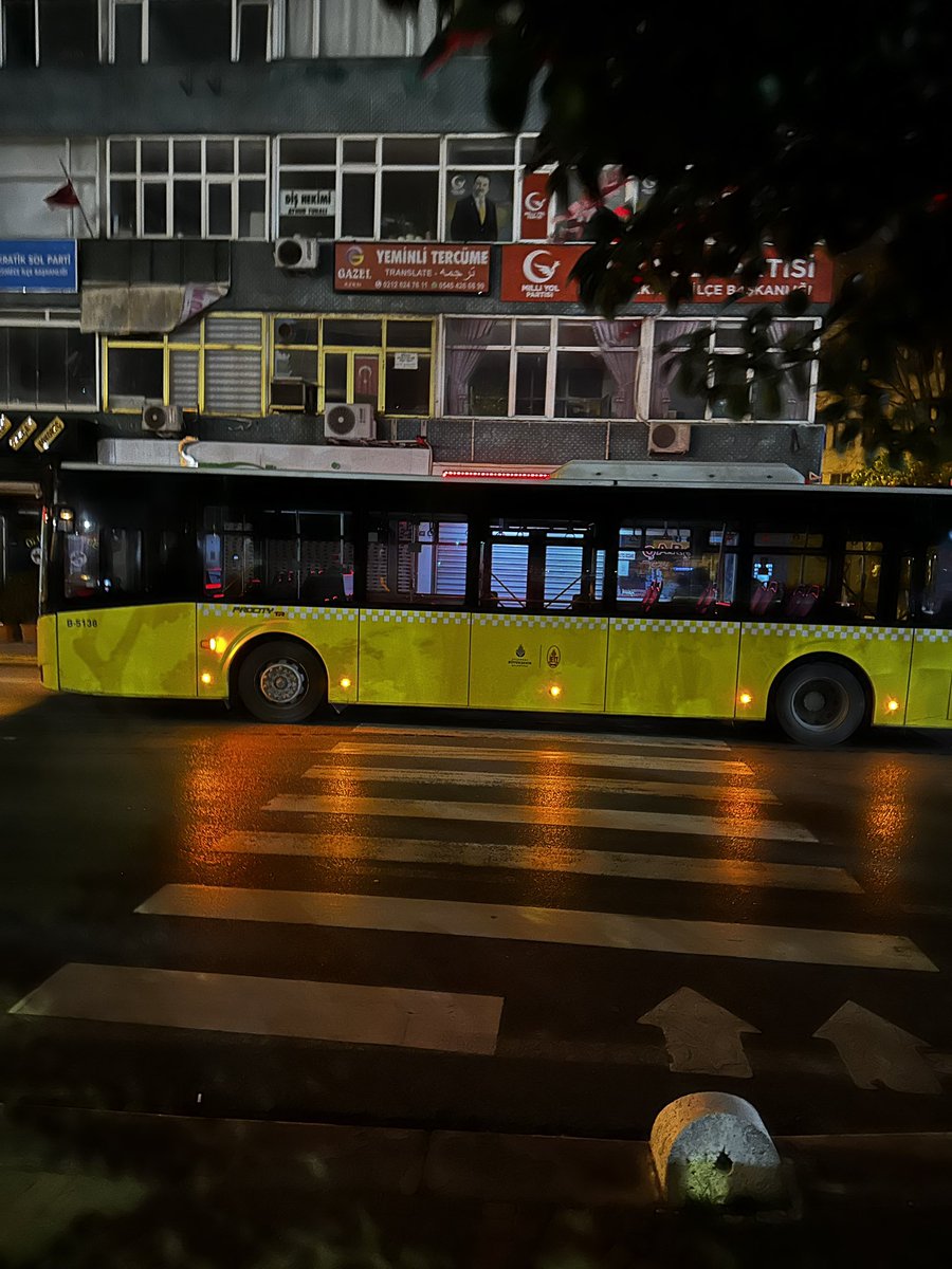 CaneerrD's tweet photo. Seçimler geliyor eeeyyy ilgilenenler yıl oldu 2024 biz hala YAYA GEÇİDİ nedir bilen otobüs şoförü yetiştiremedik fıkra bukadar… @IBBcozummerkezi @istanbulbld @ekrem_imamoglu @TrafikEgm https://t.co/NyTnyQH9ZY