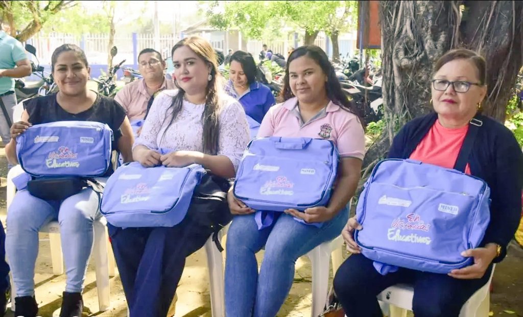 2_Flores2's tweet photo. En #LeonRevolucion llegaron maletines y paquetes escolares para todos los  Docentes y Estudiantes, para dar inicio al Ciclo Escolar 2024 #UnidosEnVictorias vamos avanzando #4519LaPatriaLaRevolución https://t.co/4vs2jisz7W