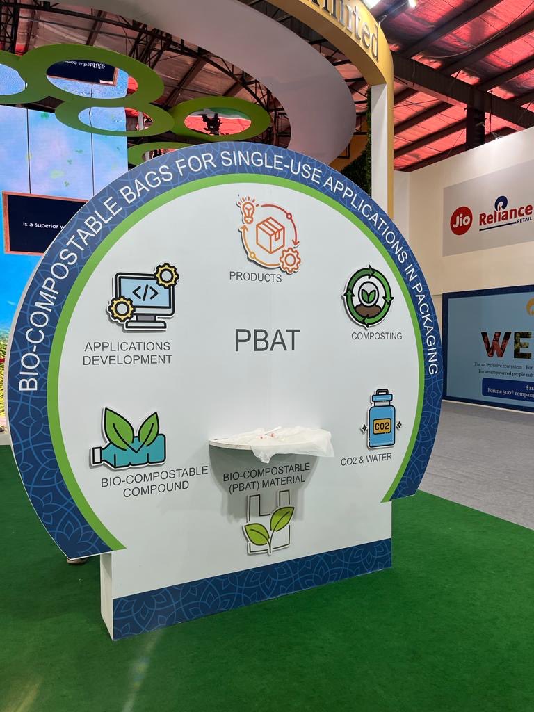 Unitedidesign's tweet image. The Semester 4&amp;amp;6 Lifestyle Accessory Design students, accompanied by faculty members Prof. Sweta Dalal, Asso. Prof. Sudeep Rawat, and Asst. Prof. Kumud, &amp;amp; Asst. Prof. Motan Uday attended the Vibrant Gujarat 2024 B2B/B2G exhibition. 

#vibrantgujarat #design #accessorydesign