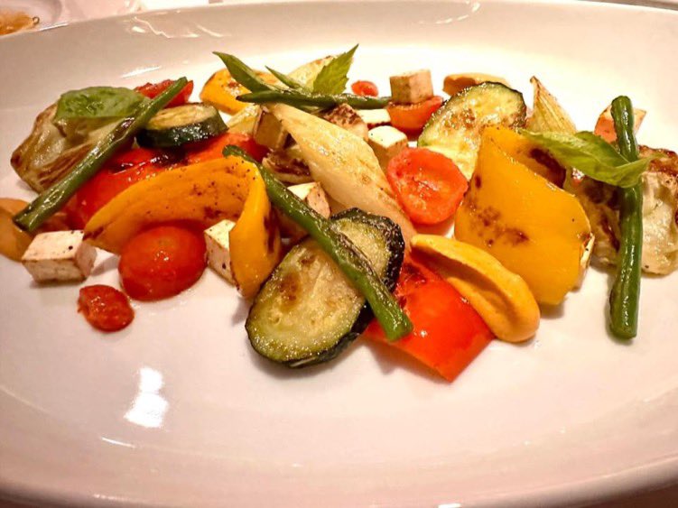 Celebritywjp's tweet photo. Grilled vegetables and halloumi cheese.
#seabornecruise https://t.co/TX2hj3519e