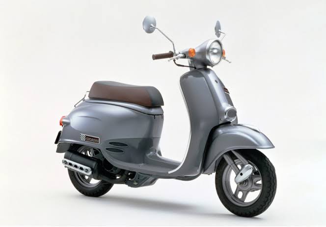 #初めてのバイクはこれでした 当時は無知キッズで4ストオイルとかぶっこんだりしてたけど全く不具合もなく走ってた頑丈マシン。 あと鍵の持ち手がちょっと豪華だった