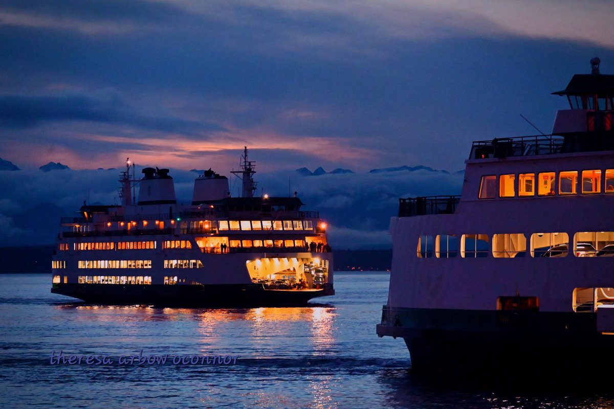 TheresaArbowOC's tweet image. Winter's warm glow tonight ♡ @wsferries