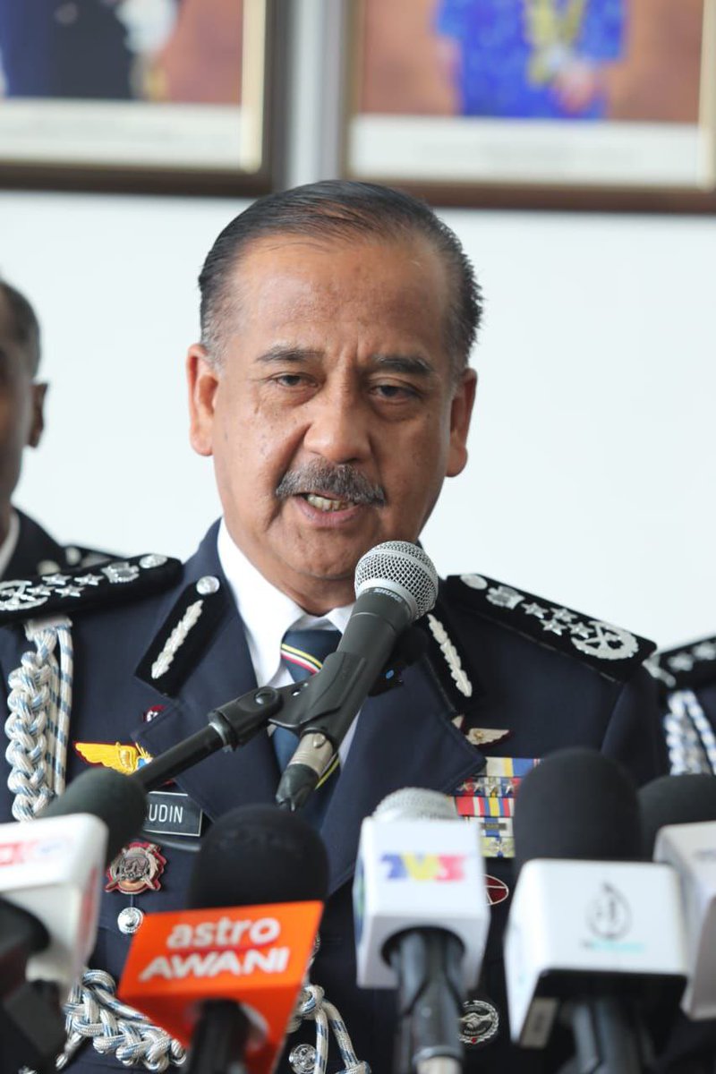 Azwaliza Azman (@azwalizanewsmpb) on Twitter photo Ketua Polis Negara, Tan Sri Razarudin Husain mendedahkan kematian Bella disebabkan keretakan di kepala mangsa akibat objek tumpul.
Hasil siasatan mendapati pembunuhan bermotifkan cemburu & sakit hati.
<a href="/BuletinTV3/">Buletin TV3</a>
Foto NSTP Ketua Polis Negara, Tan Sri Razarudin Husain mendedahkan kematian Bella disebabkan keretakan di kepala mangsa akibat objek tumpul.
Hasil siasatan mendapati pembunuhan bermotifkan cemburu & sakit hati.
<a href="/BuletinTV3/">Buletin TV3</a>
Foto NSTP