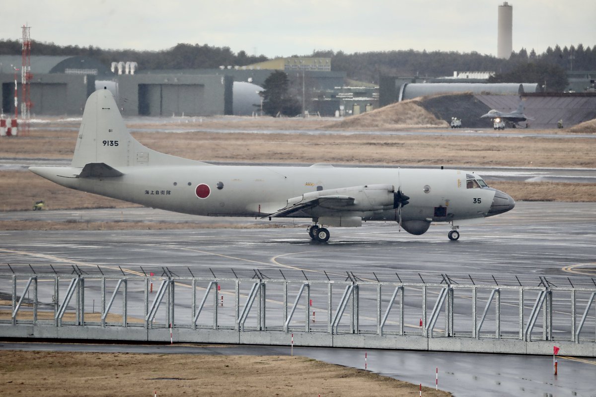 _tatezou's tweet photo. 2024/01/24 #海上自衛隊 #三沢基地 (#RJSM)  #SM_watcher #op3c 

降りは吹雪で機体の陰しかわからなかった
海自のOP-3Cが三沢へ降りるのも珍しく日米の海軍機が1画面に絡む幸運にも恵まれた♪ https://t.co/QltPlJkrwv