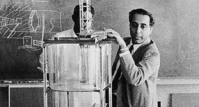 justtweettz's tweet photo. Remembering one of the best minds ever produced in India
#HomiBhabha Homi J. Bhabha, a brilliant Indian #nuclearphysicist who is revered as the visionary architect of #India 's nuclear program.
Graduating from Cambridge, his groundbreaking research contributed significantly to quantum theory. Appointed as the founding director of the Tata Institute of Fundamental Research in 1945, he transformed it into a hub for cutting-edge research.
Bhabha's foresight propelled India into the nuclear age, culminating in the establishment of the Atomic Energy Commission. His work endures through advancements in nuclear science, earning him accolades as the ‘father of India's nuclear program.’
His tragic demise in a plane crash ( or was it really?) in 1966 was a profound loss to science, loss to India but his legacy lives on, inspiring scientists globally.
#VoiceOfIndia