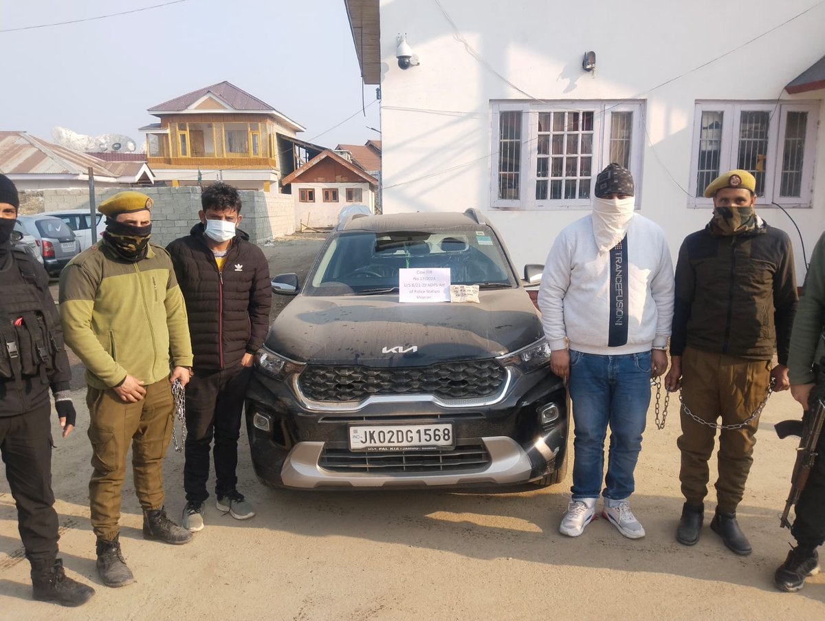 Shopian Police apprehended 02 drug peddlers during Naka Checking at New Bus Stand Batpora Shopian & recovered 60 grams of Heroine from their possession. Case under NDPS Act stands registered at PS Shopian & investigation taken up. @JmuKmrPolice @DigSkr @IPS_Tanushree