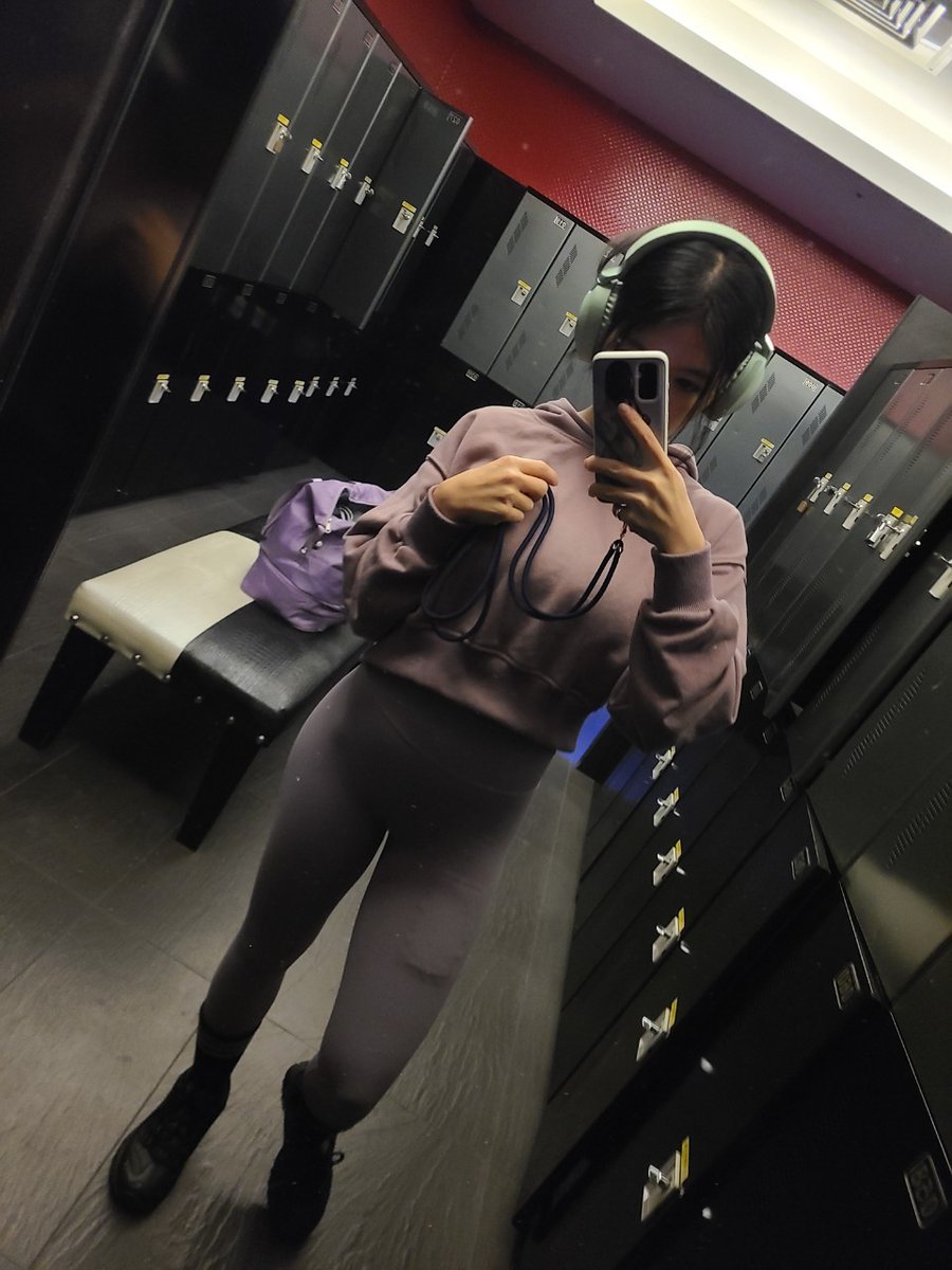 愛這個字寫起來只要3秒鐘 但做起來要三小時
#愛 #愛愛 #運動 #健身 #紫色 https://t.co/hX4XvUyzUz