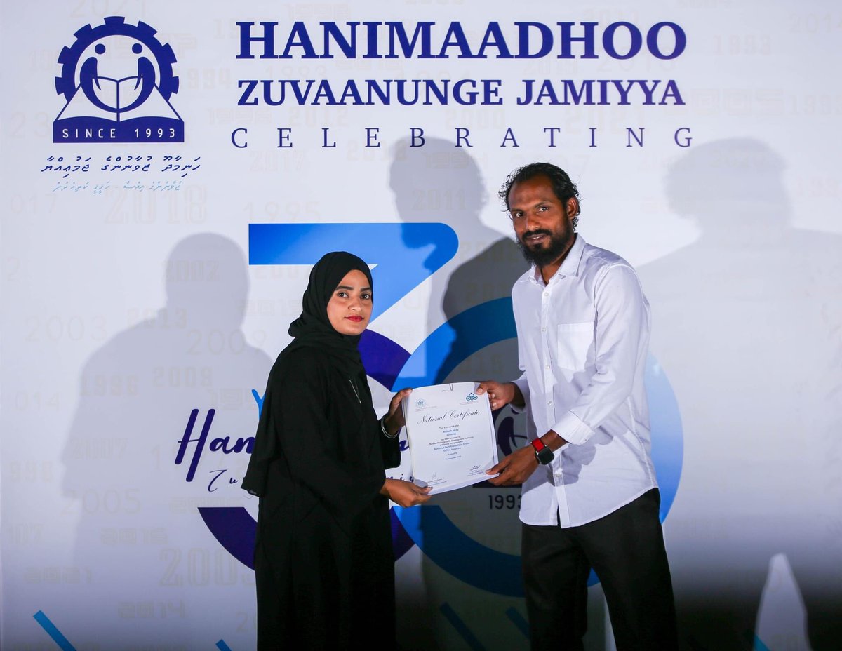 HanimaadhooZJ's tweet photo. ހަނިމާދޫ  ޒުވާނުންގެ  ޖަމިއްޔާއާއި  އައިލެންޑް  އިންސްޓިޓިއުޓް  އޮފް  ޓާޝަރީ  އެޑިއުކޭޝަން  ގުޅިގެން  ހިންގުނު  ނޭޝަނަލް  ސެޓްފިކެޓް  3  އިން  "ފްރޮންޓް  އޮފީސް  ސާރވިސަސް" އަދި  "ފުޑް  އެންޑް  ބިވަރޭޖް  ސާރވިސަސް"  ކޯސް  ނިންމި  ދަރިވަރުންނަށް  ސެޓްފިކެޓް  ޙަވާލުކުރުން

#HZJ30 https://t.co/qiRXoWHojK