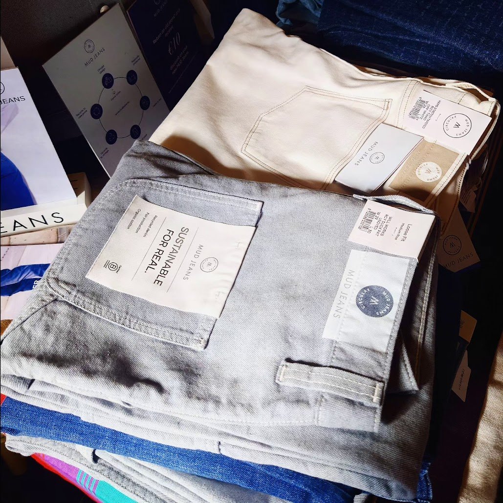 1/24㈬鎌倉は晴れ🌞11:00-16:30営業です。#MUDJeans　ポップアップ、好評開催中。undyed（無染色）のジャケットとジーンズがおすすめです！#鎌倉 #エシカル #フェアトレード