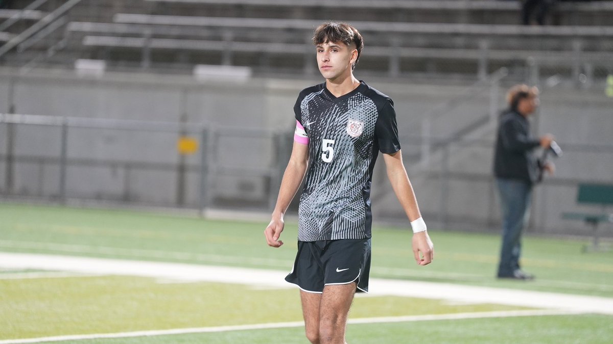 AllStarGameBen's tweet photo. Senior Night @GrizzlyFutbol @grizzlyathletes 📸2 https://t.co/gZYA6FwkcB