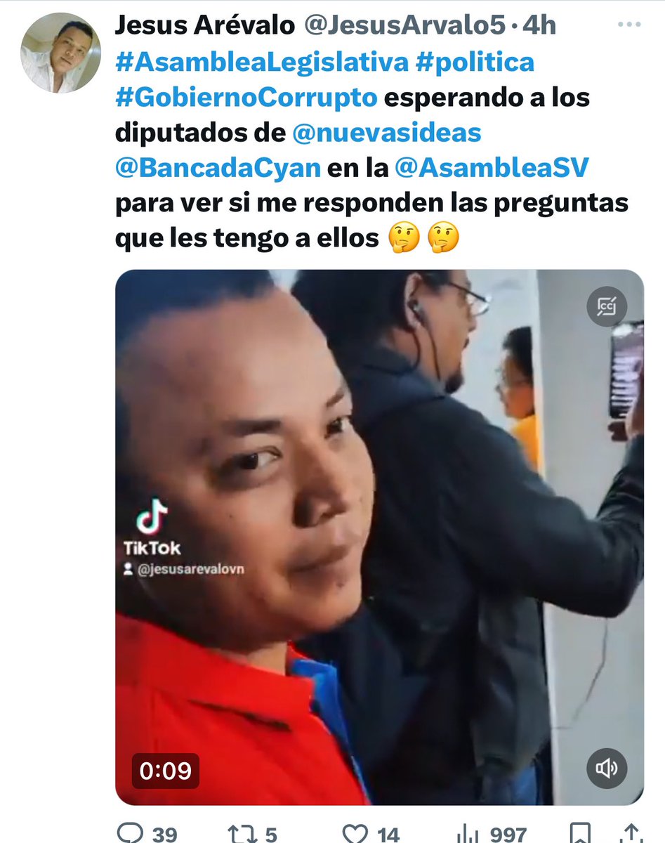 AgradecidaLau's tweet photo. Sos falso, cínico y mitómano @JesusArvalo5 por que la persona que te hace la pregunta fue #RobertoSilva y te dijo que te desmentiría. Quedas como lo que sos🤥 en ese 👇🏻video la verdad. https://t.co/8cdnF3TTvI https://t.co/FyR0iW2jii