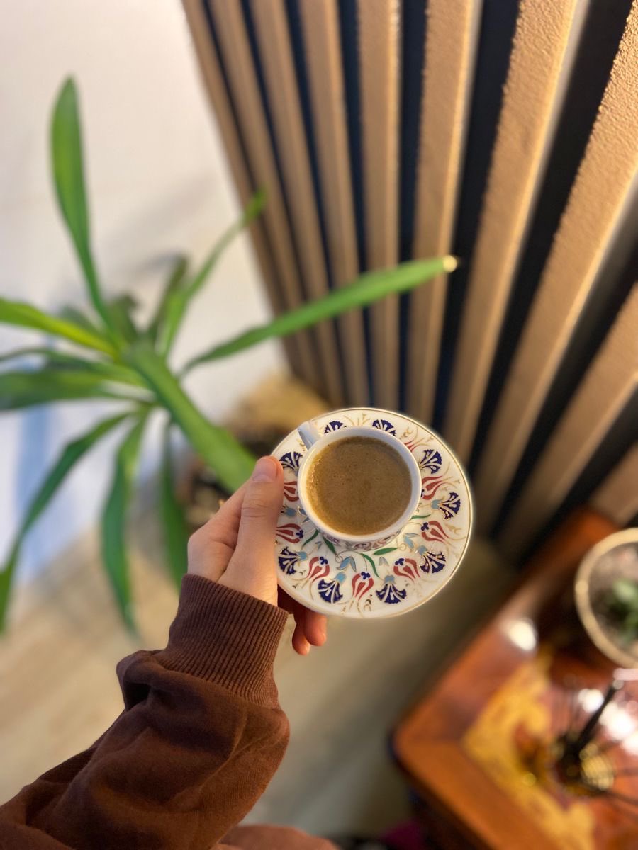 #قهوة_الصباح #يخبرني_الصباح 
#الحب_بجمله #صباح_العويل #نيلوه_ايفنت_درعه 

كيف يمكن لِـ كوب قهوه واحد يَكون ألطف من ثلاثة أرباع سُكان هذا العَالم☕️☃️