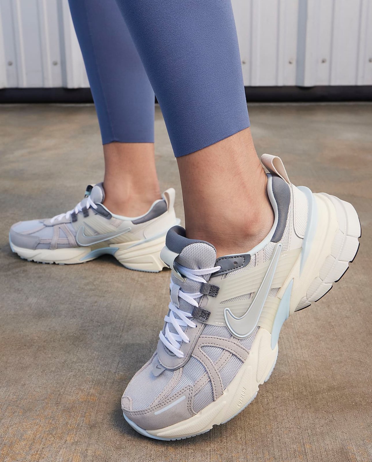 送料・関税込 ★ Nike V2K Run Pure Platinum Light Iron Ore Nike V2K Run Womens Running Shoes Pure Platinum Light Iron