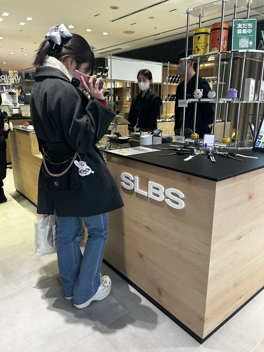 2NE1_bell's tweet photo. #GalaxyHarajuku #slbs #GalaxyZFlip5 #GalaxyZFold5 https://t.co/imCVUYPkbZ