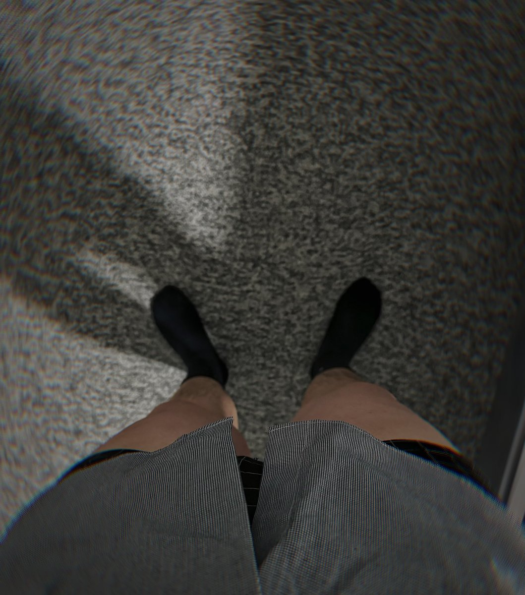 脱袜子🧦还是脱衬衣👔？