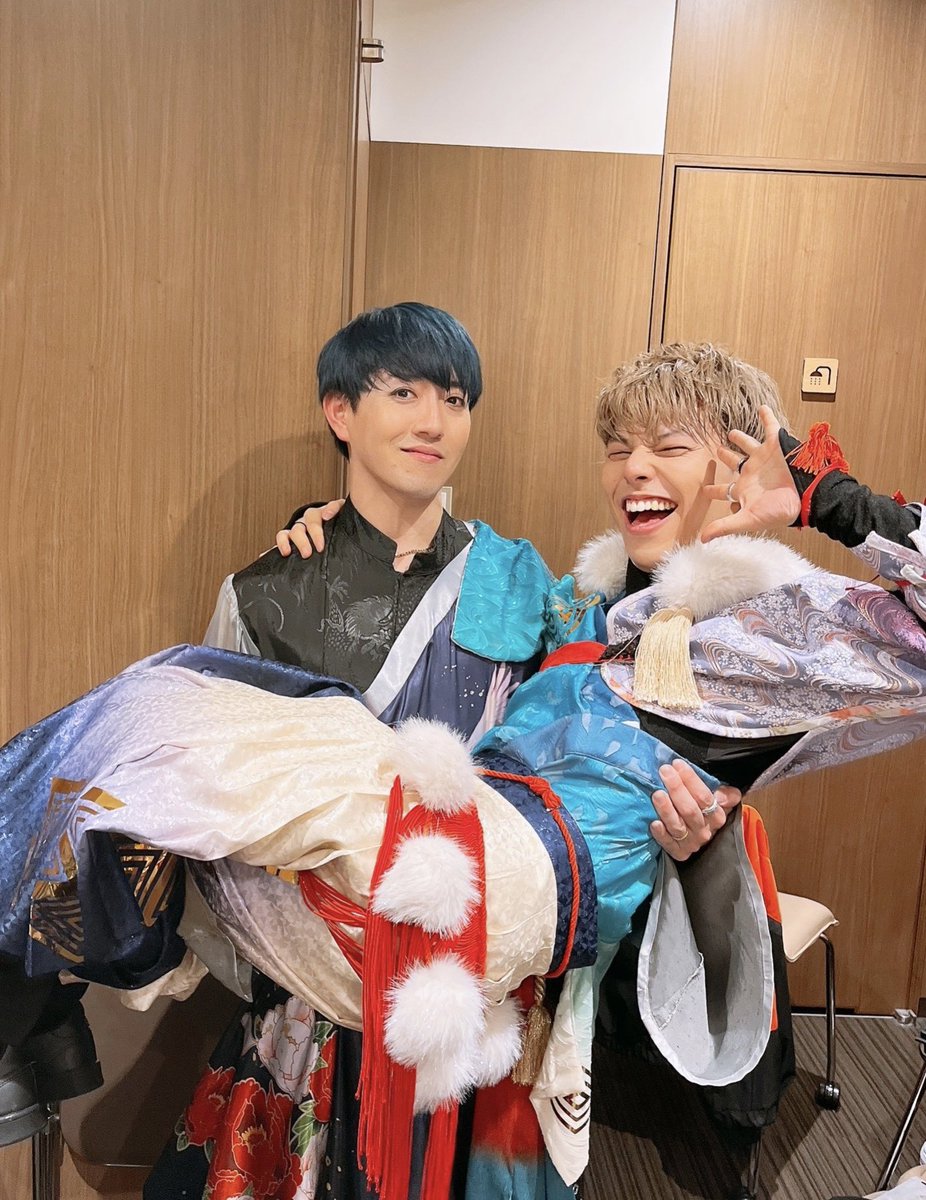 youLOVEyu's tweet photo. BLACK LIVE Ⅳ
無事に横浜・大阪と走り切ることができました。
ご来場いただいた皆様、ミクチャで観ていただいた皆様ありがとうございました！

今回も前回以上に踊らせていただき最高な時間でした！

個人的に今回はパラロスが色々と挑戦だったので、思い入れが強い楽曲かなー。

#ブラスタ
#ブラライ https://t.co/UKLWOcUEFq