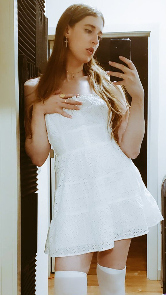 attee_xxx tweet media