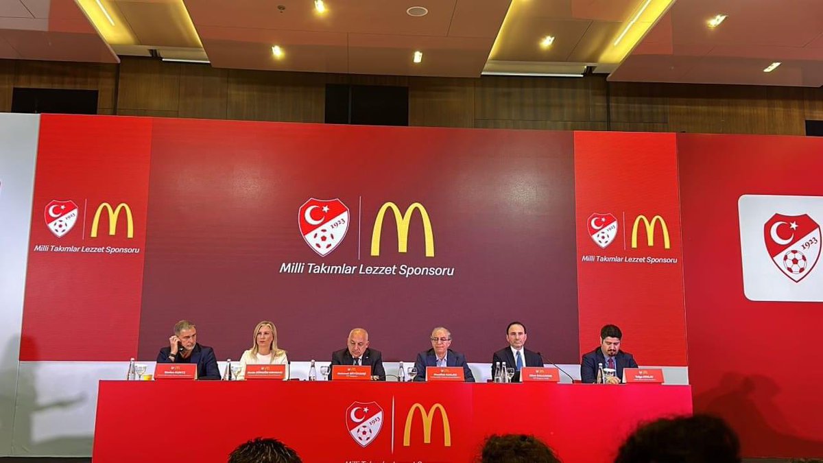 Bu çocukları bu hale getiren sadece israil iti mi ? Bizdeki destekçi itlerine neden hala hesap sorulmuyor.
 #GazaStarving