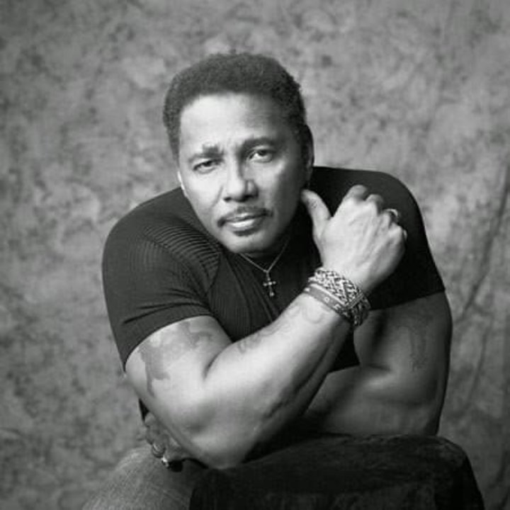 OfficialDaledoe's tweet image. Happy 83rd. Birthday to singer/songwriter, #AaronJosephNeville ( @aaronneville ) ! 🥳🎉🎊🎈🎂🎁🎼🎶🎵🎤 #TellItLikeItIs #DontKnowMuch #AllMyLife &amp;amp; more.