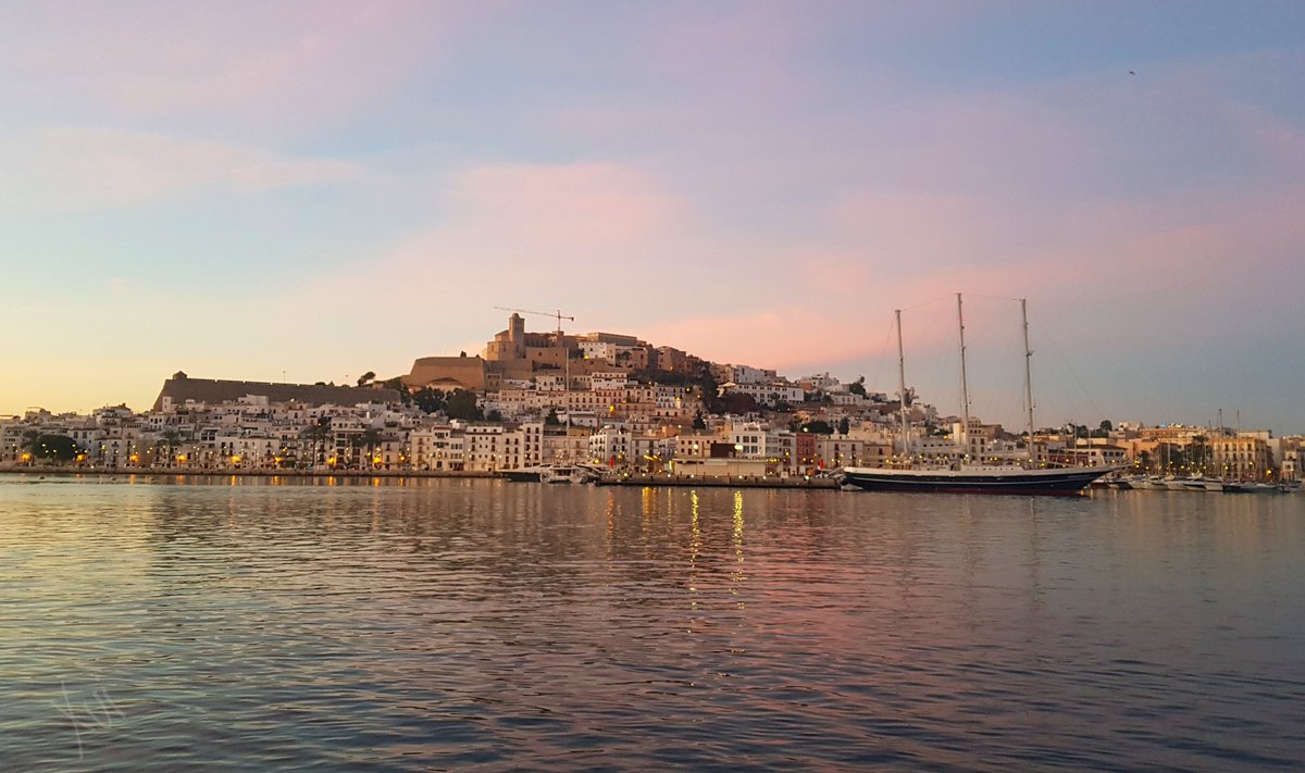 Bon dia!
#BonDia #gener #hivern #Eivissa #Vila #port #DaltVila #EivissaPort