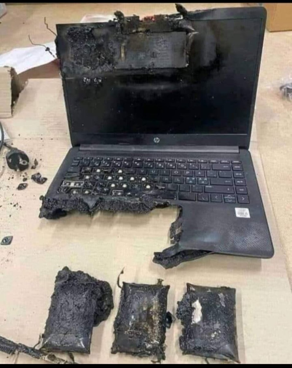 zizi_dev's tweet photo. My laptop after running Android studio. 😭 https://t.co/KZxlPKvOxV