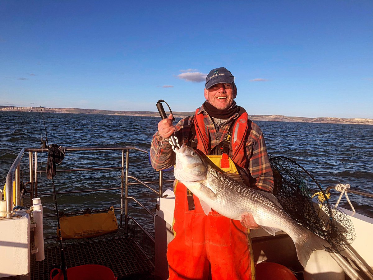 A personal best for our very own John Wallington, a bass of 14lb 6oz just before the weather turned.
#Rodandline #legend 

#fishermenled #cic #grassroots