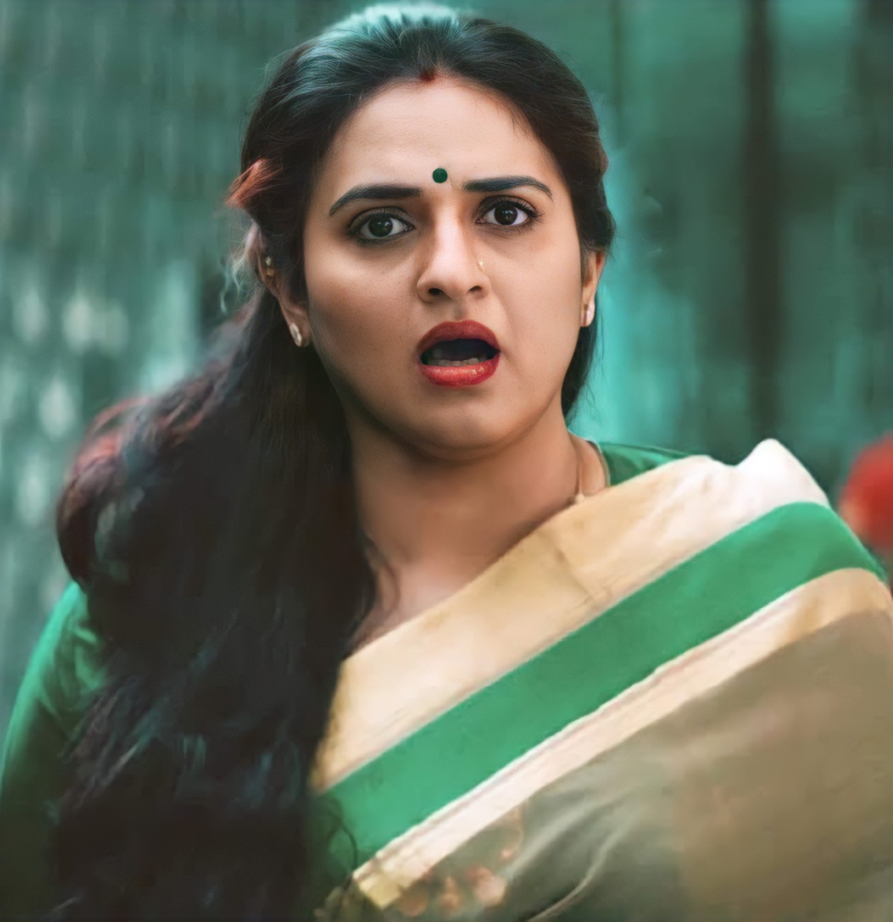 Image Pavitra Naresh in Dubai, Pavitra Honeymoon Collections నరేష్-పవిత్ర షికారు.. లీకైన వీడియోలు.. హనీమూన్ అయిపోయిందా