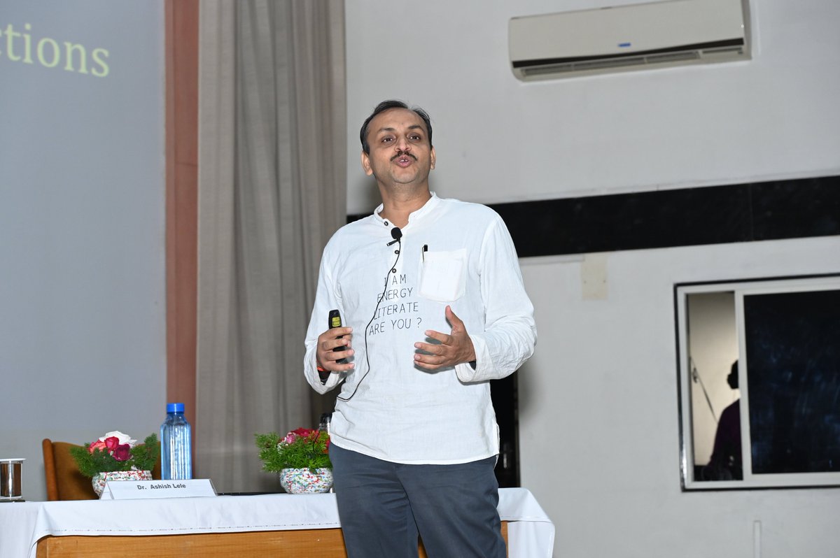csir_ncl's tweet image. Prof. Chetan Singh Solanki, acclaimed as the 'Solar Man of India' and founder of the Energy Swaraj Foundation, delivered a talk on 'Six Points Understanding of Climate Change and Corrective Actions' at CSIR-NCL on January 24, 2024. 
#ClimateActionNow #solarmanofindia