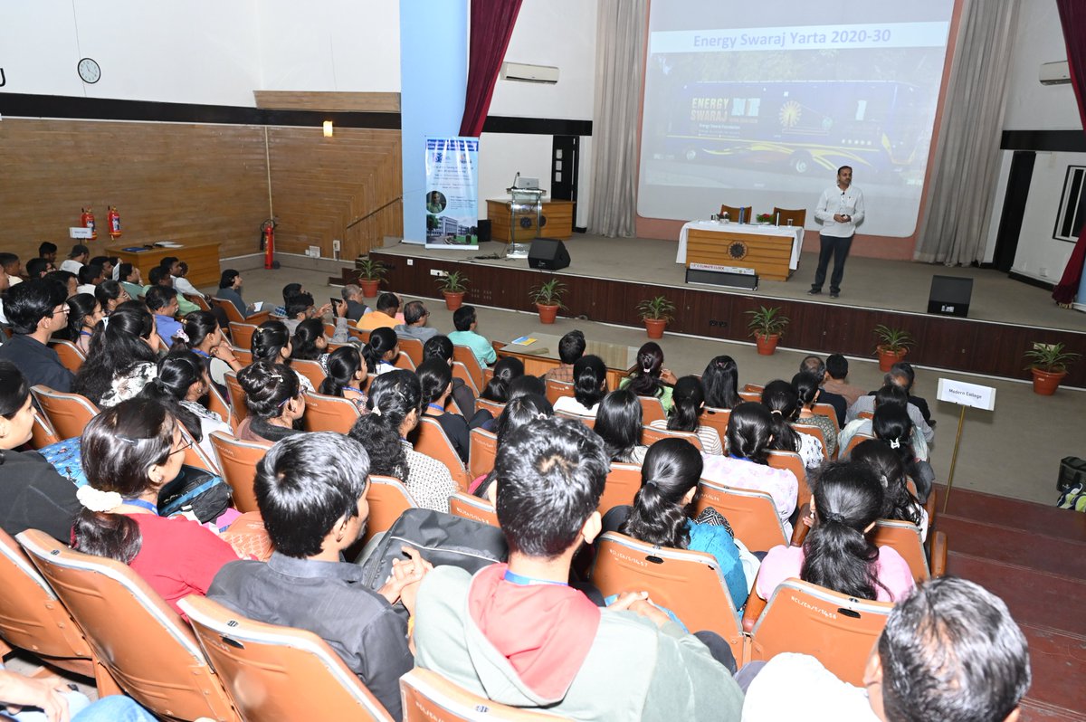 csir_ncl's tweet image. Prof. Chetan Singh Solanki, acclaimed as the 'Solar Man of India' and founder of the Energy Swaraj Foundation, delivered a talk on 'Six Points Understanding of Climate Change and Corrective Actions' at CSIR-NCL on January 24, 2024. 
#ClimateActionNow #solarmanofindia