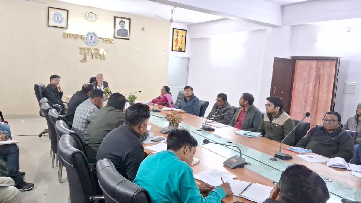 DCGumla's tweet image. जिले में चल रहे निर्माण योजनाओं की पारदर्शिता को बरतने के उद्देश्य से &quot;ग्राम संपत्ति&quot; ऑनलाइन पोर्टल की शुरुआत की गई है।जिसमें जिले के सभी निर्माण कार्यों की जानकारी अपडेट की जा रही है।आज पोर्टल के संचालन के विषय में संबंधित विभागों के पदाधिकारियों/कर्मियों को प्रशिक्षण दिया गया।