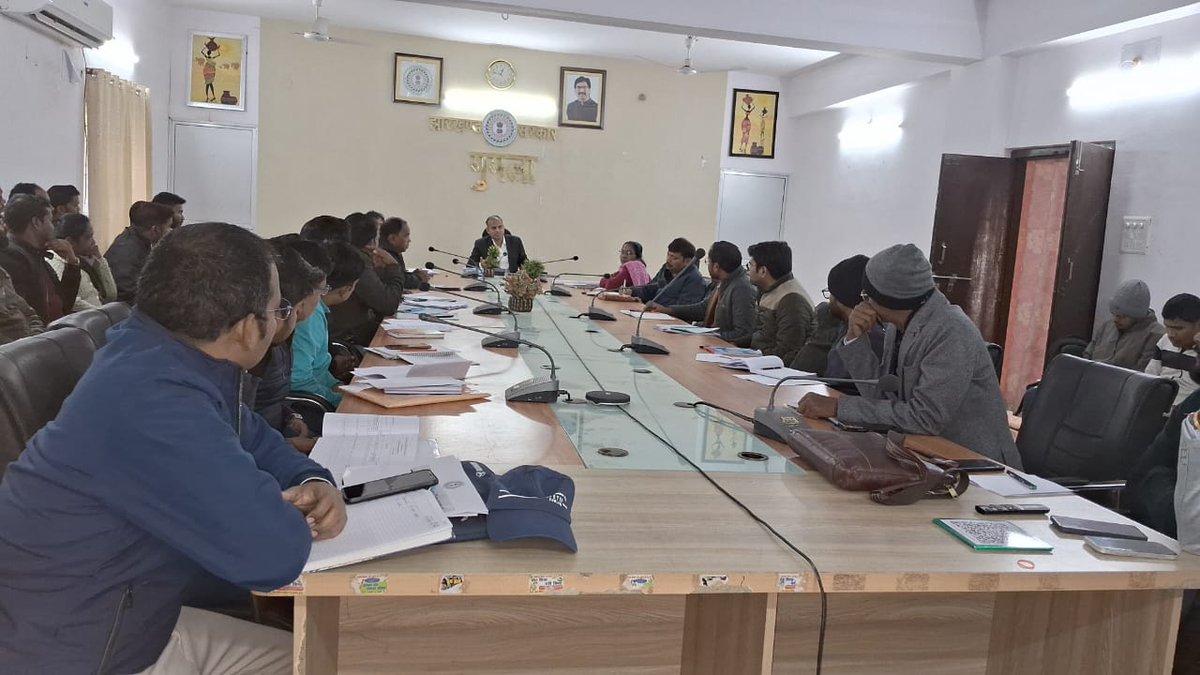 DCGumla's tweet image. जिले में चल रहे निर्माण योजनाओं की पारदर्शिता को बरतने के उद्देश्य से &quot;ग्राम संपत्ति&quot; ऑनलाइन पोर्टल की शुरुआत की गई है।जिसमें जिले के सभी निर्माण कार्यों की जानकारी अपडेट की जा रही है।आज पोर्टल के संचालन के विषय में संबंधित विभागों के पदाधिकारियों/कर्मियों को प्रशिक्षण दिया गया।