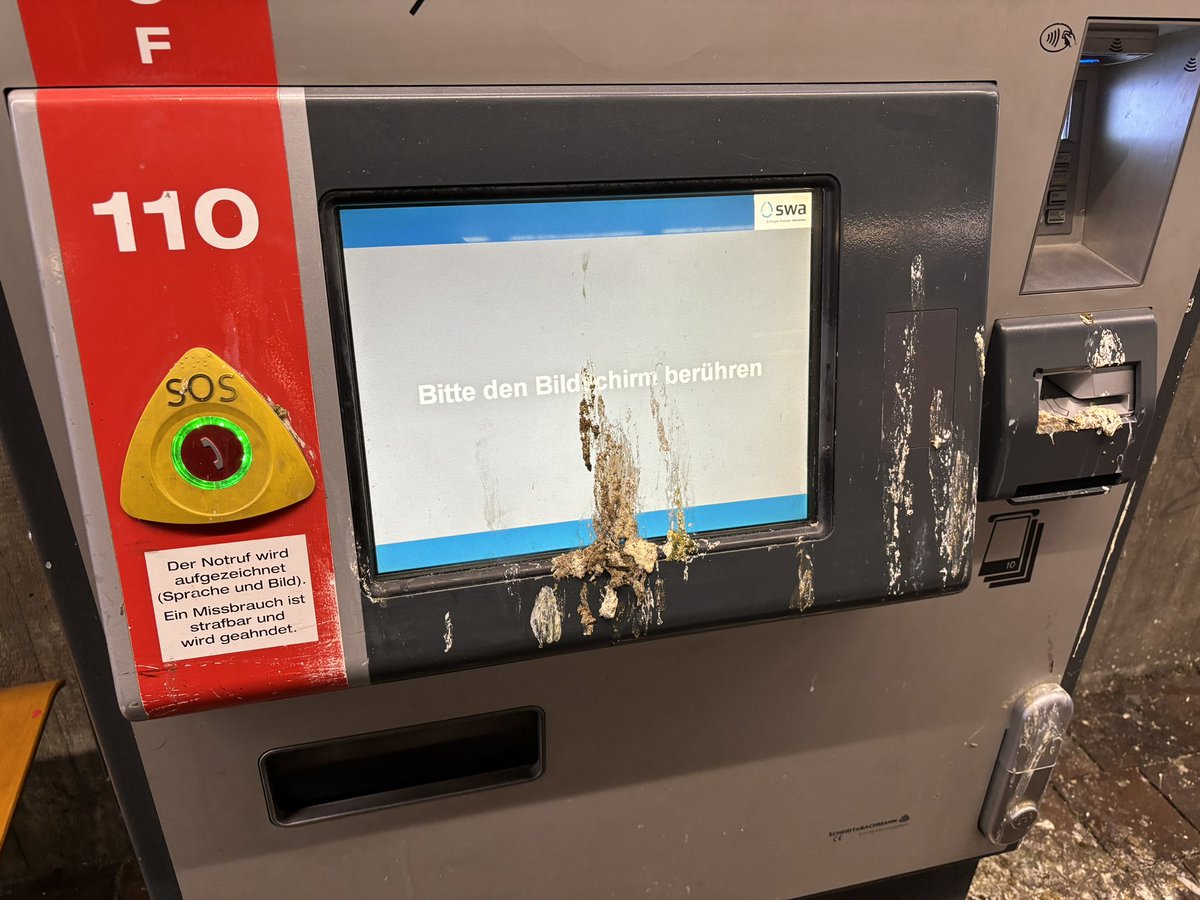 Grüße euch @swaVerkehr . An der Haltestelle Haunstetter Str. Fahrtrichtung Königsplatz solltet ihr dringend mal den Fahrkartenautomaten säubern und was gegen die Tauben tun! Gerade unmöglich da ein Ticket zu erwerben.