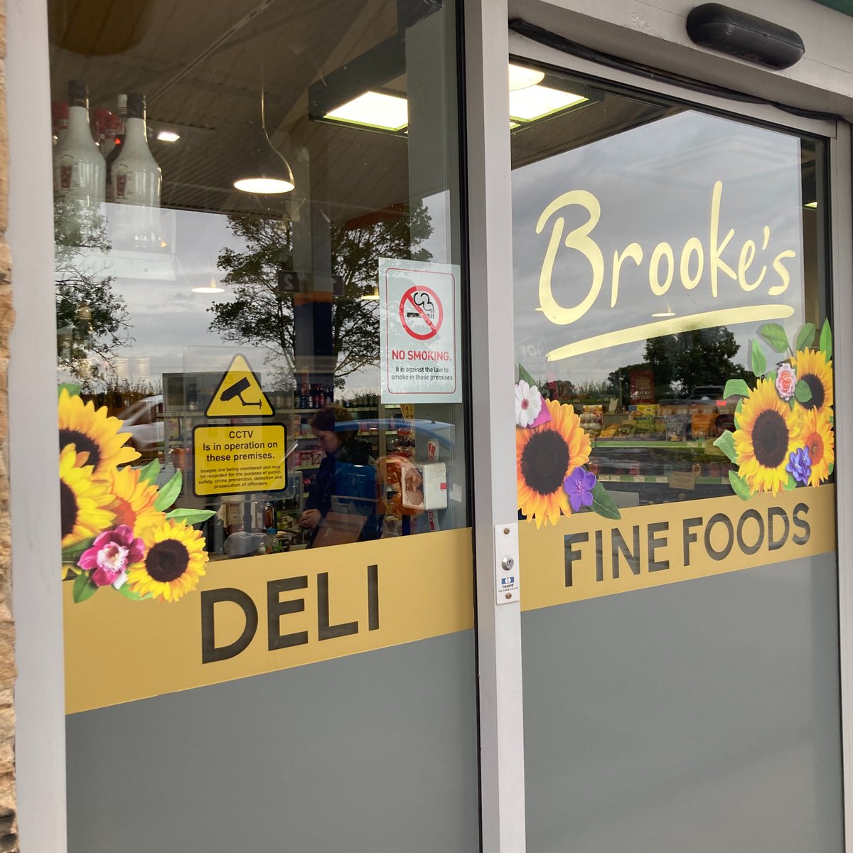 Andrews Sings recently transformed this farm shop's shop front, with striking fascias and eye-catching window signage. We prioritise high-quality business-front signs, guaranteed to capture your customers attention.

Call 01904 658322 to speak to our team. #businesssigns #signage