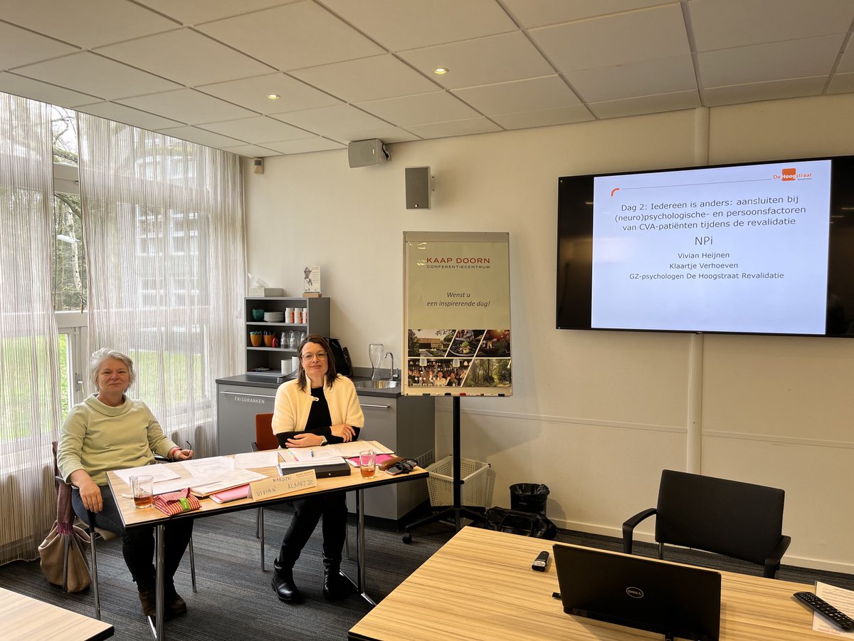 Vanmiddag een heel praktische oefen 2e dag van de cursus: ‘Iedereen is anders': aansluiten bij (neuro)psychologische- en persoonsfactoren van CVA-patiënten tijdens de revalidatie’.

Olv GZ psychologen Vivian Heijnen en Klaartje Verhoeven ⁦<a href="/DeHoogstraat/">De Hoogstraat</a>⁩ ⁦<a href="/paramedisch/">NPi</a>⁩