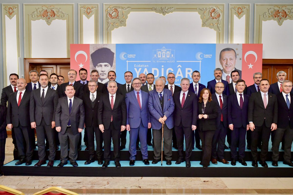 İstanbul Valiliğimiz öncülüğünde; İstanbul’umuzun 15 ilçesindeki 1000 kültürel miras eserin ihya edileceği "Yadigâr" projesinin protokolünü İstanbul Valimiz Sn. <a href="/gul_davut/">Davut GÜL</a> ile imzaladık.

İstanbul'umuza hayırlı olsun inşallah.

<a href="/csarili/">Cafer Sarılı</a>
<a href="/coskunyilmaz66/">Coşkun Yılmaz</a>
<a href="/ILBERORTAYLIGSU/">İlber Ortaylı</a>