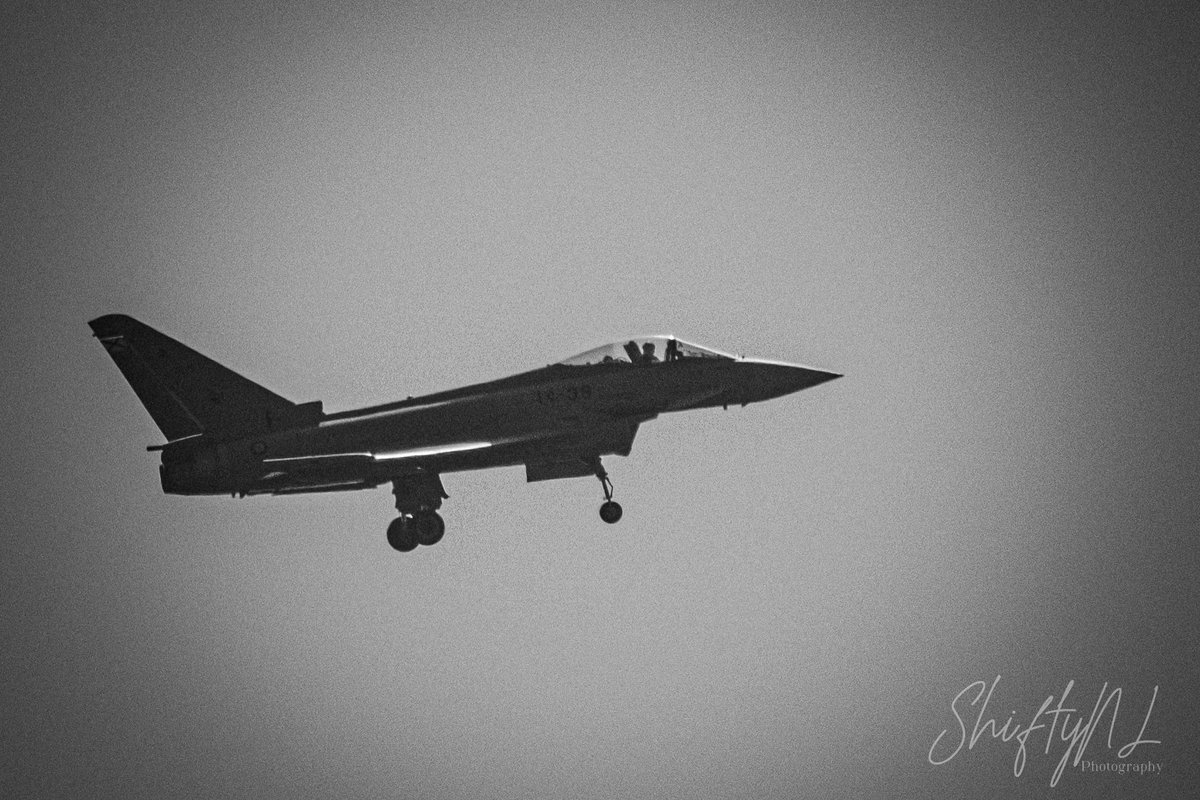 Ready for landing. . #eurofighter.typhoon #fighterplane #aviation #airforce #fujifilmxh2 #fujinon100400