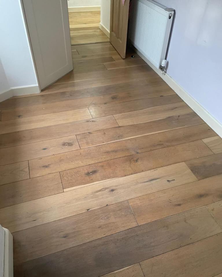 Here is Oak plank Engineered flooring in a lounge and bedroom. We gave each room a full sand and seal. We finished using a Floor Service 2k oil.  
#floorsanding 
#renovation 
#restoration 
#engineered 
#flooring 
#bedroom 
#flooringideas 
#tavistock 
#plymouth 
#cornwall 
#devon