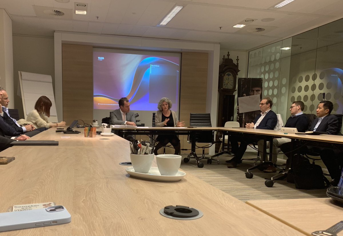Regular first meeting of the year yesterday of the Foreign Bankers’ Association in 🇳🇱 with president <a href="/medyvanderlaan/">medyvanderlaan</a> of Dutch Banking Association. Lively dialogue about political perspectives in the Netherlands and #Europe and issues such as #business climate, #AML and #security.