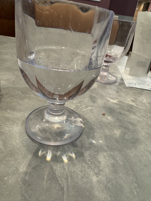 気になってたグラッパ(ブドウの焼酎)を頼んだんだけど、40度の酒をこの量持ってくるの客を完全に潰す気でいるとしか思えない 