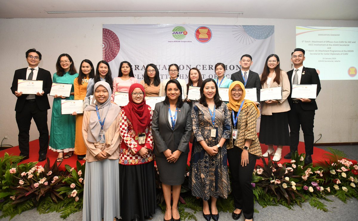ASEAN's tweet photo. At the ceremony, DSG conveyed ASEAN’s appreciation for Japan's longstanding partnership in playing a crucial role in narrowing the development gap &amp; enhancing regional cooperation through fostering professional development of CLMV attachment officers.👉https://t.co/Cj9p6oyE7j https://t.co/BtQJgpzr59