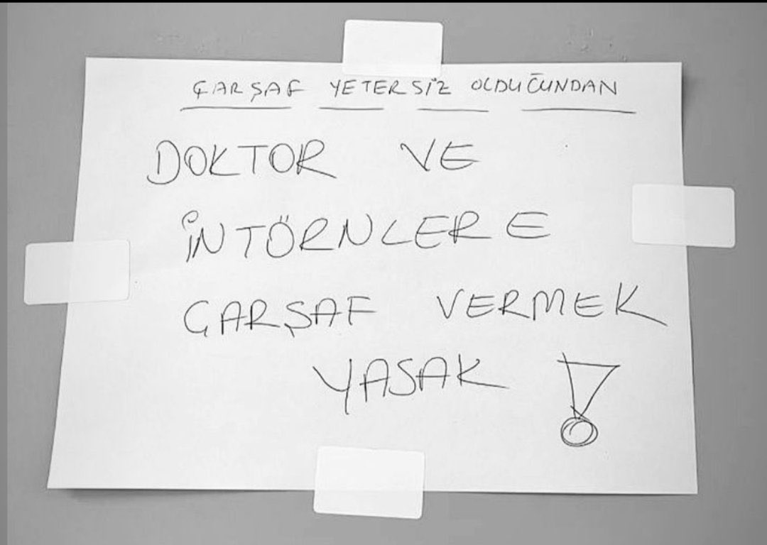 Toplu sözleşmeye “hekim hariç” diye madde koyduranların eseri bunlar. 

Yazıklar olsun !