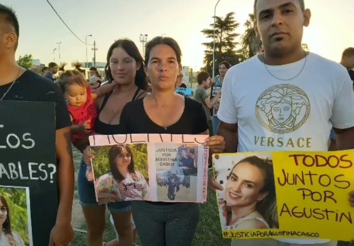 Ituzaingó: Familiares de la cadeta Agustina Casco pidieron por Justicia, a dos meses de su muerte
unmedioenmoron.com.ar/sociedad-polic…