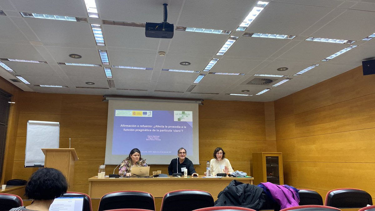 RPhonica's tweet photo. Per tancar la Secció monogràfica, la Dra. Diana Martínez, el Dr. Miguel Mateo i la Dra. Sara Recio ens van presentar els resultats de la investigaió: Afirmación o refuerzo: ¿Afecta la prosodia a la función pragmática de la partícula claro? https://t.co/1AJzJGt4uJ
