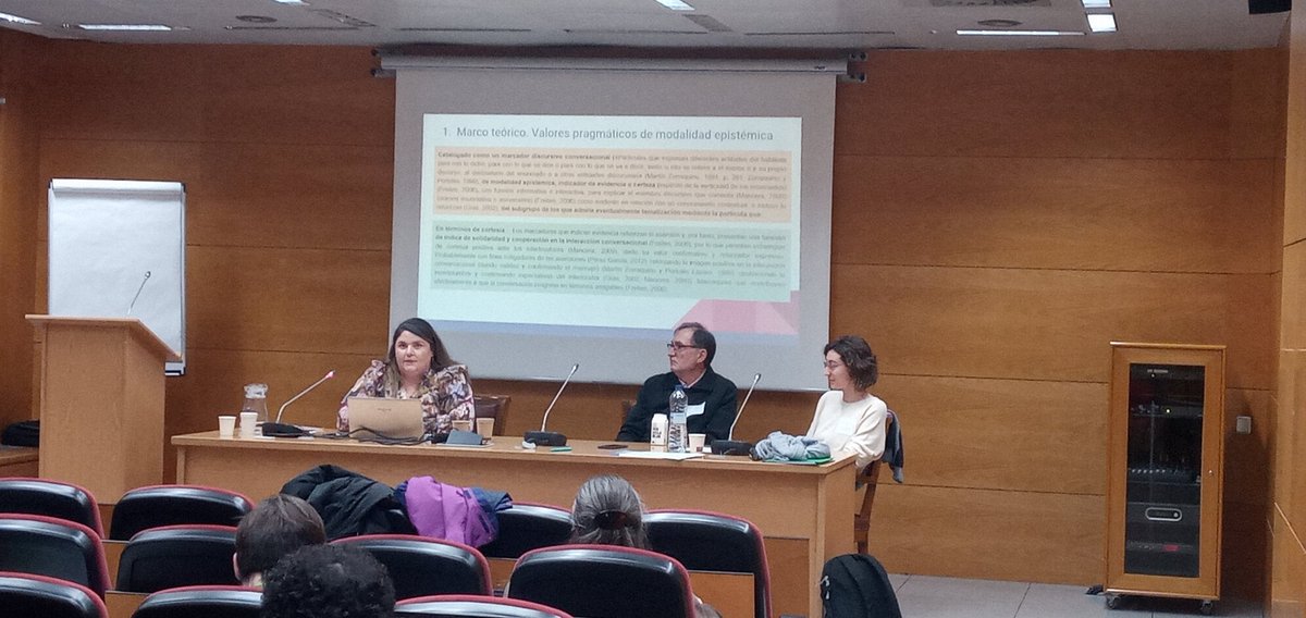 RPhonica's tweet photo. Per tancar la Secció monogràfica, la Dra. Diana Martínez, el Dr. Miguel Mateo i la Dra. Sara Recio ens van presentar els resultats de la investigaió: Afirmación o refuerzo: ¿Afecta la prosodia a la función pragmática de la partícula claro? https://t.co/1AJzJGt4uJ