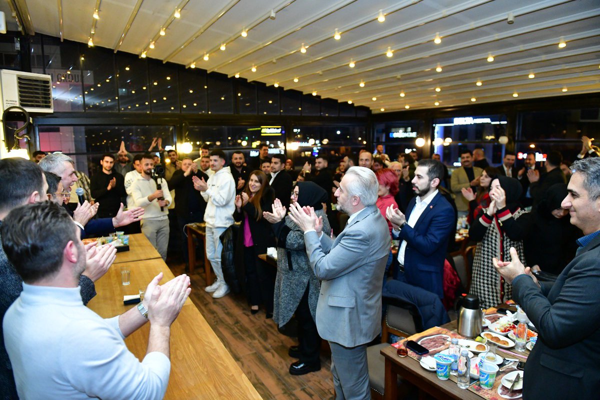 Ana Kademe, Gençlik Kolları, Kadın Kolları, mahalle teşkilatları…

AK Parti Maltepe teşkilatımızla, yol arkadaşlarımızla buluştuk.

Biriz, hazırız, kararlıyız.

Maltepe’yi birlikte değiştireceğiz!